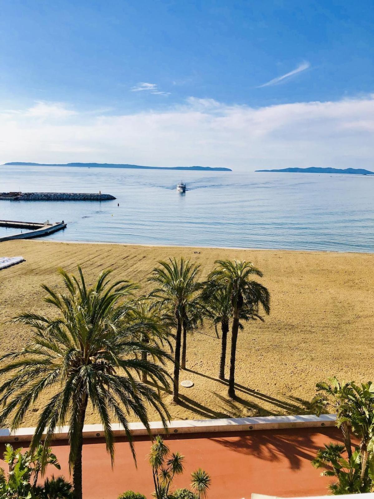 T3 Front De Mer Dernier Etage Vue Mer Petit Havre De Paix Pour Vos Vacances Emplacement Unique Vue Mer Panoramique A 180 Degres Pour Ce T3 En Face De La Plage Front De Mer Vue Sur Les Iles 5 Et Dernier Etage Avec Ascenseur Le Lavandou Esterno foto